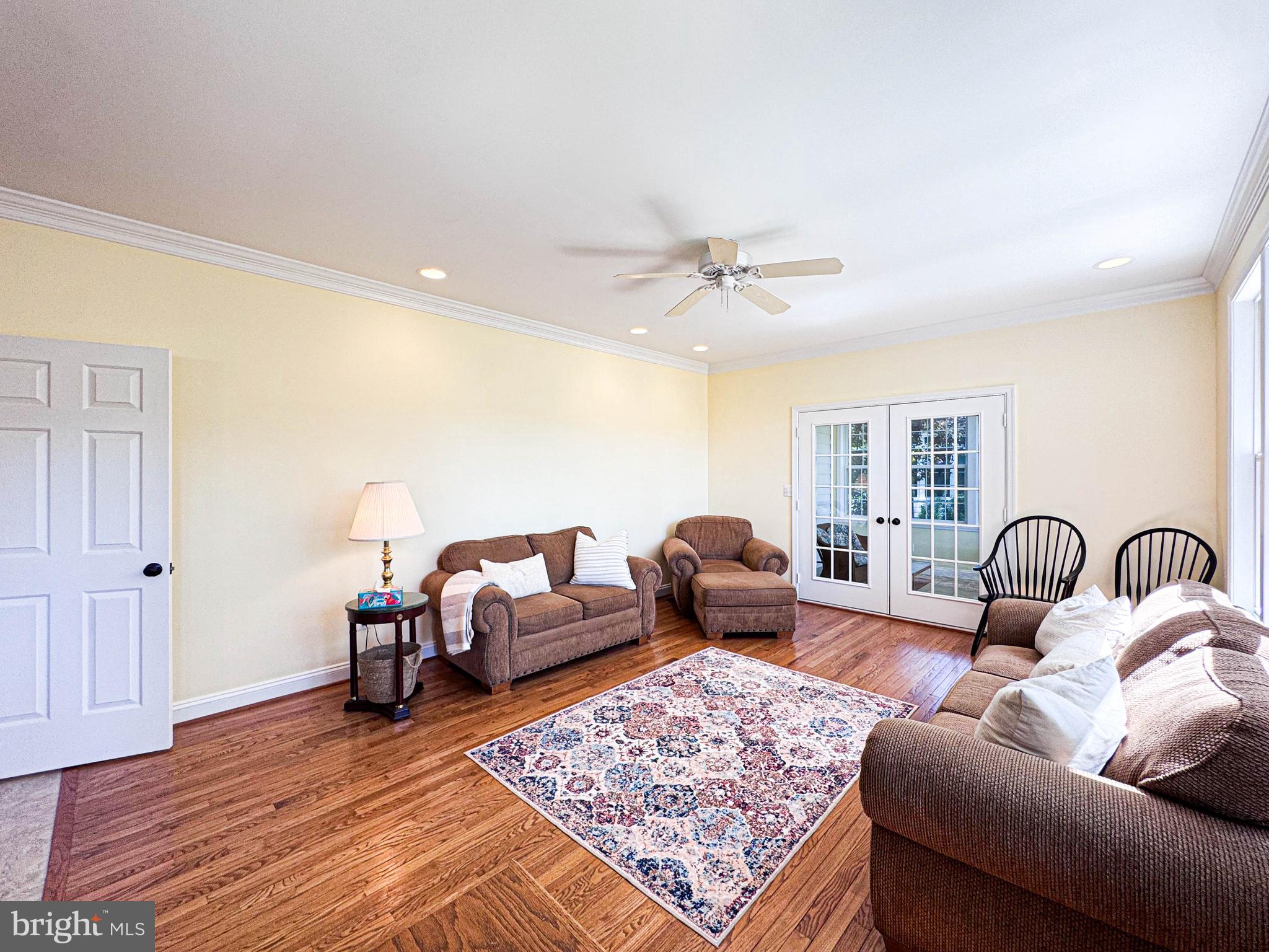 11325 Ingels Court Swan Point, MD 20645 - Photo 32 of 118 a living room with furniture