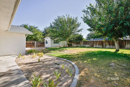 231 South Locust Street Ridgecrest, CA 93555 - Photo 33 of 35 a view of a house with backyard and sitting area