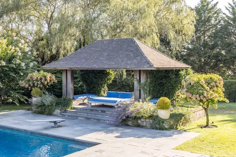 a view of a tennis court