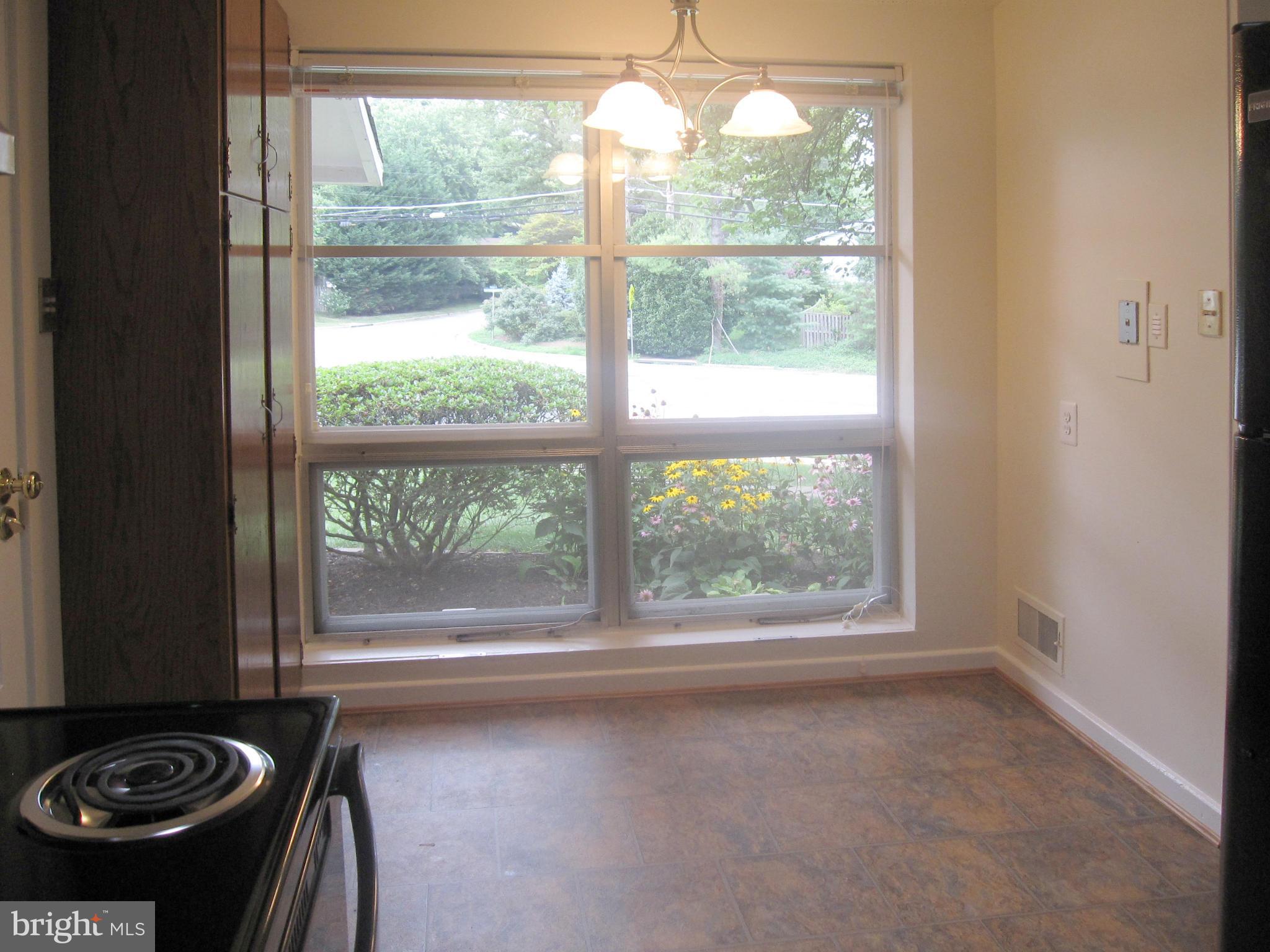 6653 Old Chesterbrook Road McLean, VA 22101 - Photo 11 of 30 Kitchen Breakfast Area