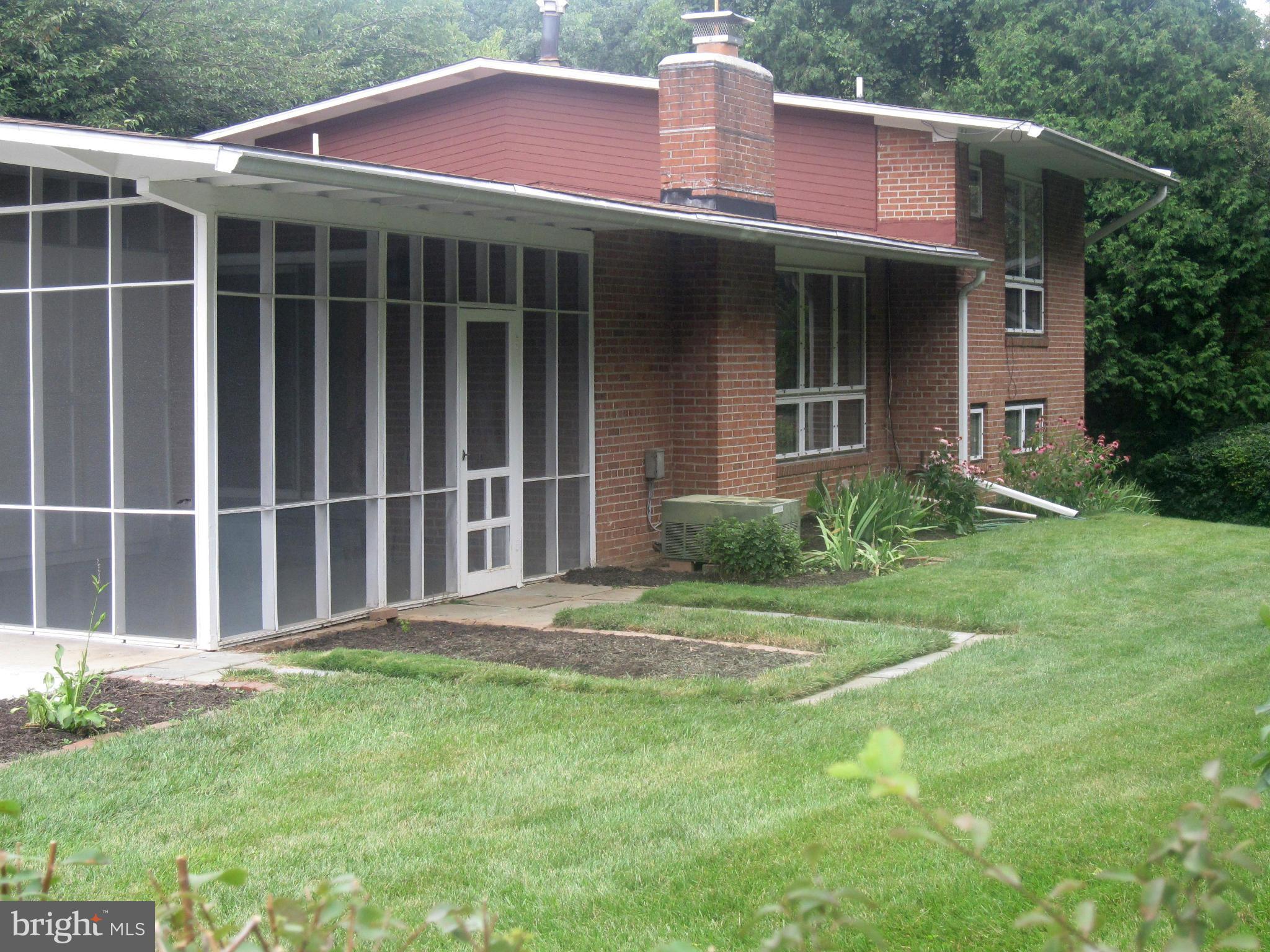 6653 Old Chesterbrook Road McLean, VA 22101 - Photo 27 of 30 Exterior (Rear)