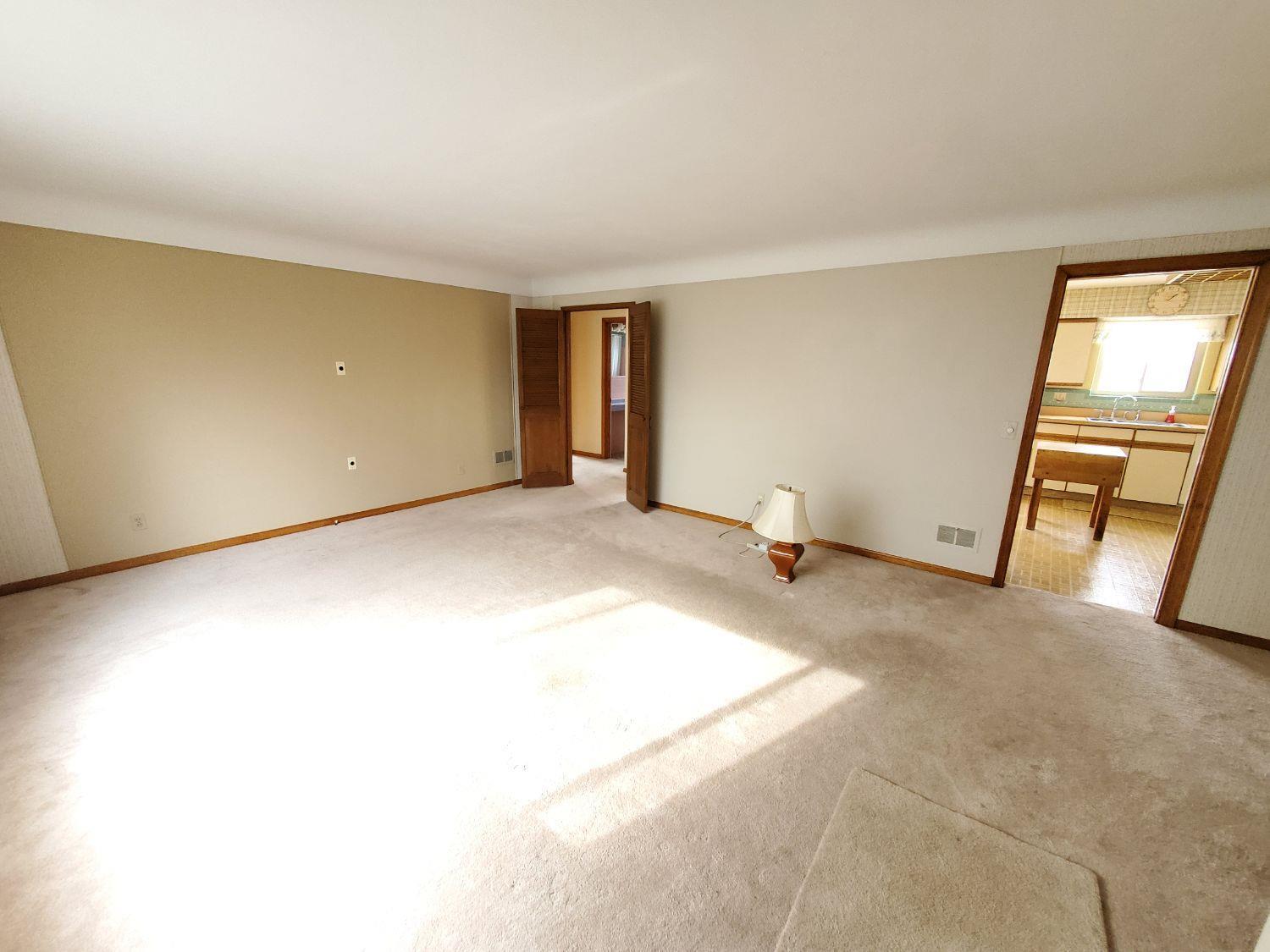 4812 Boomer Road Cincinnati, OH 45247 - Photo 7 of 18