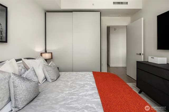 $1,470,000 | 889 Avenue Square Northeast, Unit 504, Bellevue, WA 98004