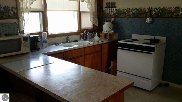 6036 West Van Buren Road Alma, MI 48801 - Photo 7 of 27 1800965-6.JPG