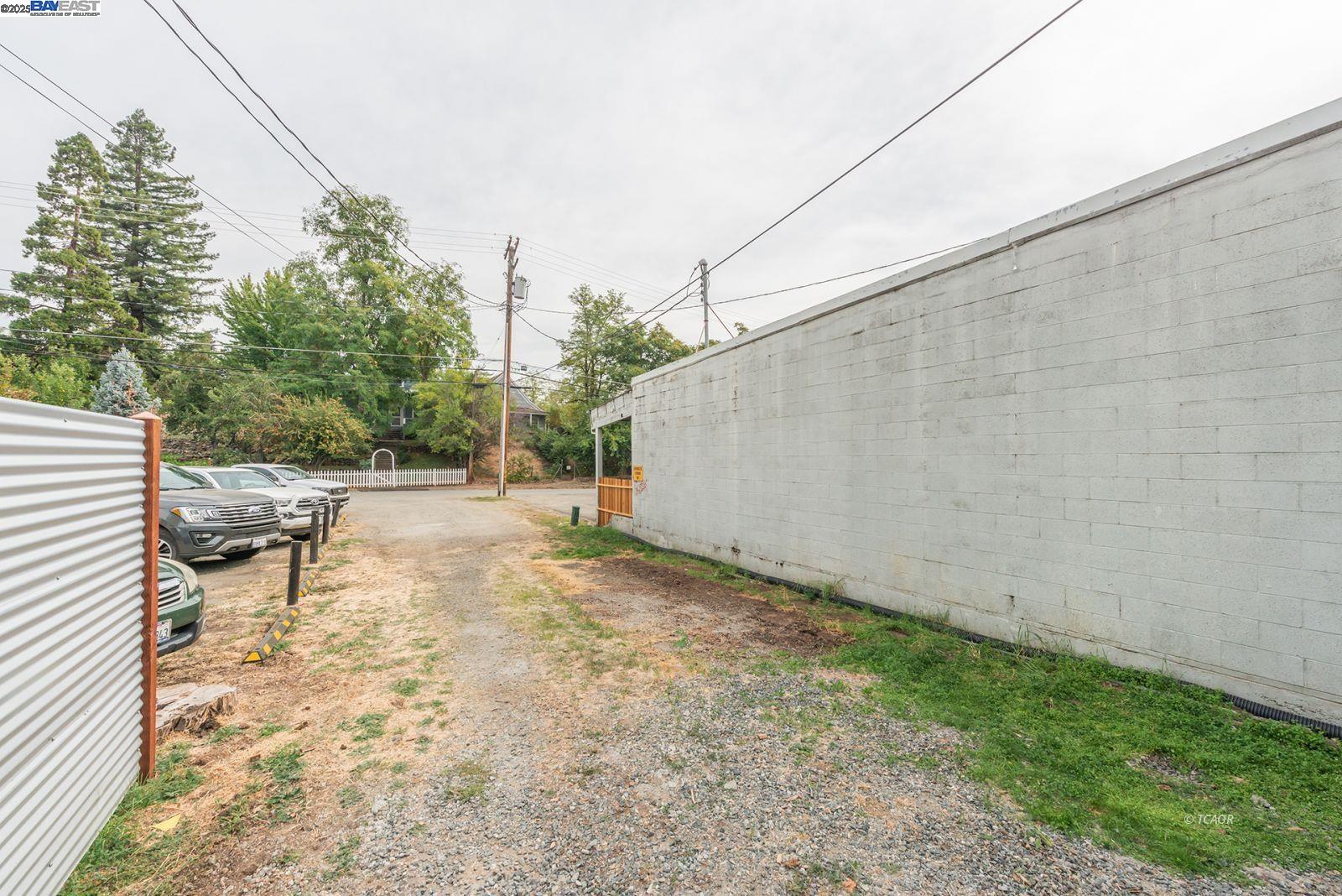 515 Main Street Weaverville, CA 96093 - Photo 27 of 36 a backyard of a house with table and chairs