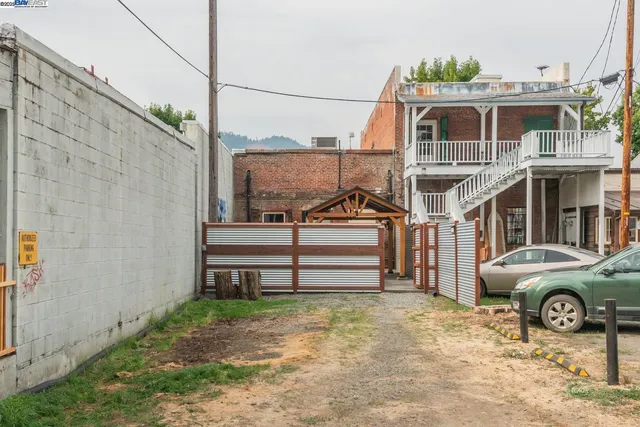 $299,000 | 515 Main Street, Weaverville, CA 96093