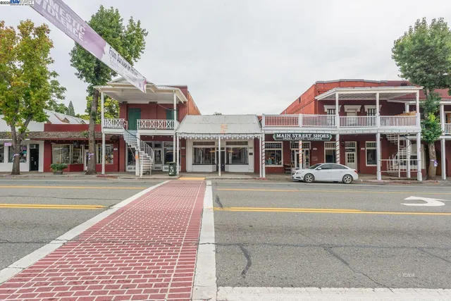 $299,000 | 515 Main Street, Weaverville, CA 96093
