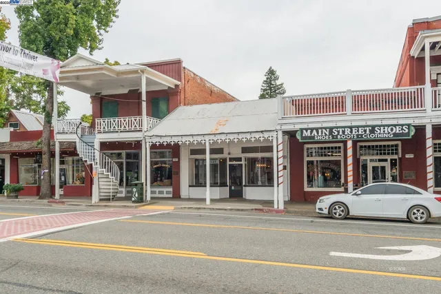 $299,000 | 515 Main Street, Weaverville, CA 96093