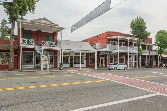 $299,000 | 515 Main Street, Weaverville, CA 96093