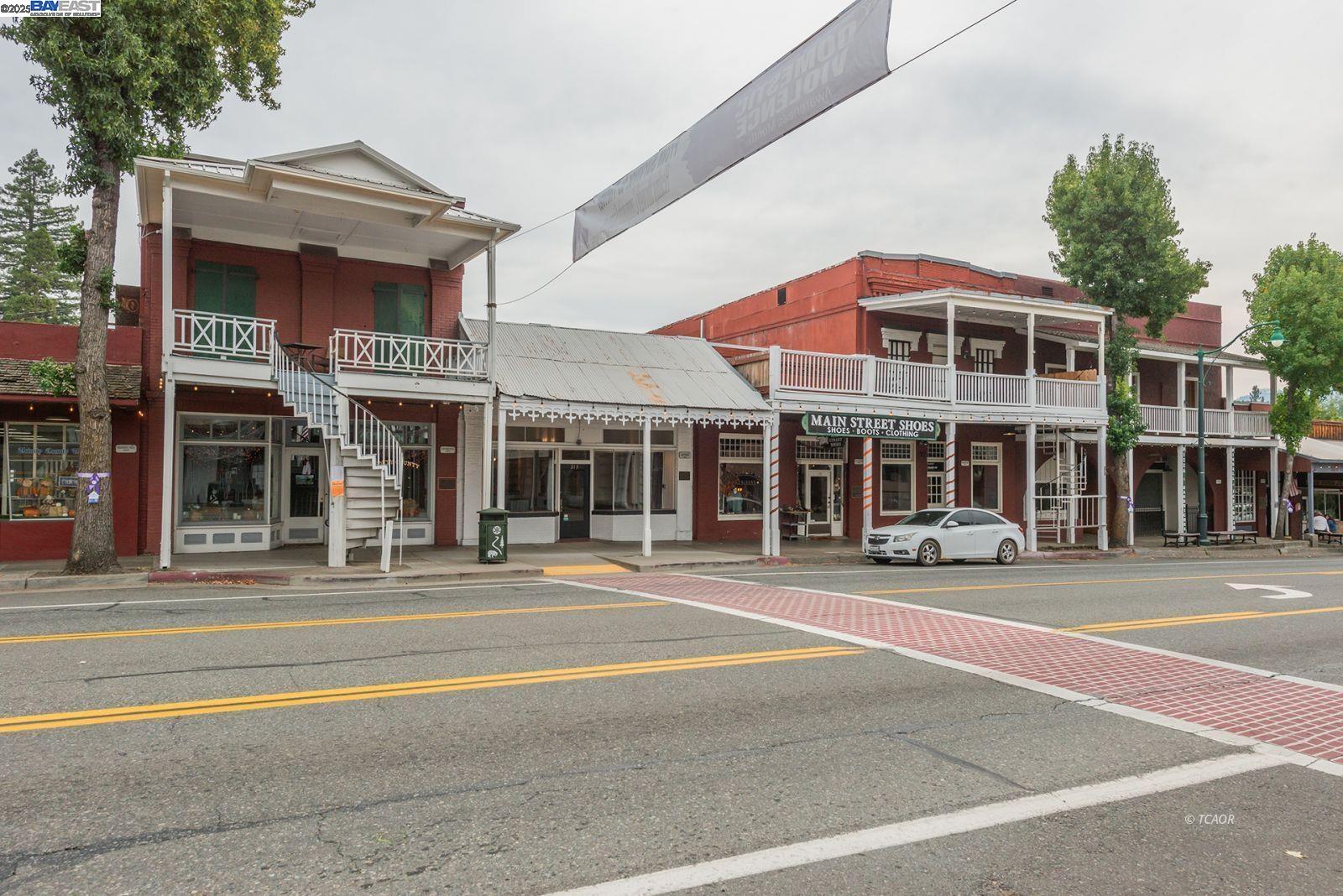 515 Main Street Weaverville, CA 96093 - Photo 35 of 36 a front view of a building and a entrance