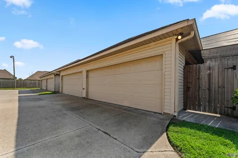 $207,000 | 4848 Windsor Village Drive, Unit 28, St. George, LA 70817