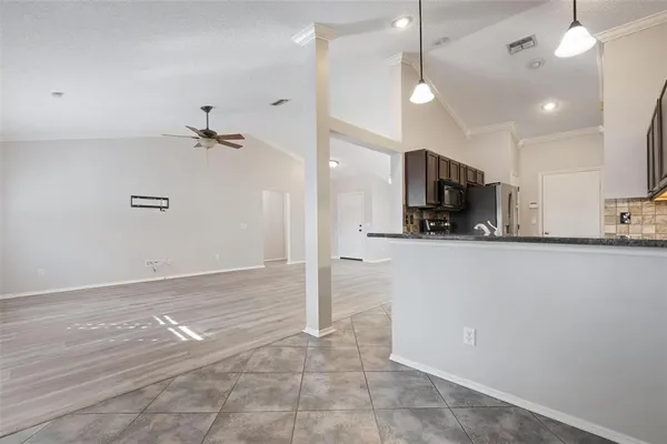 $2,400 | 11118 3rd Avenue East, Bradenton, FL 34212