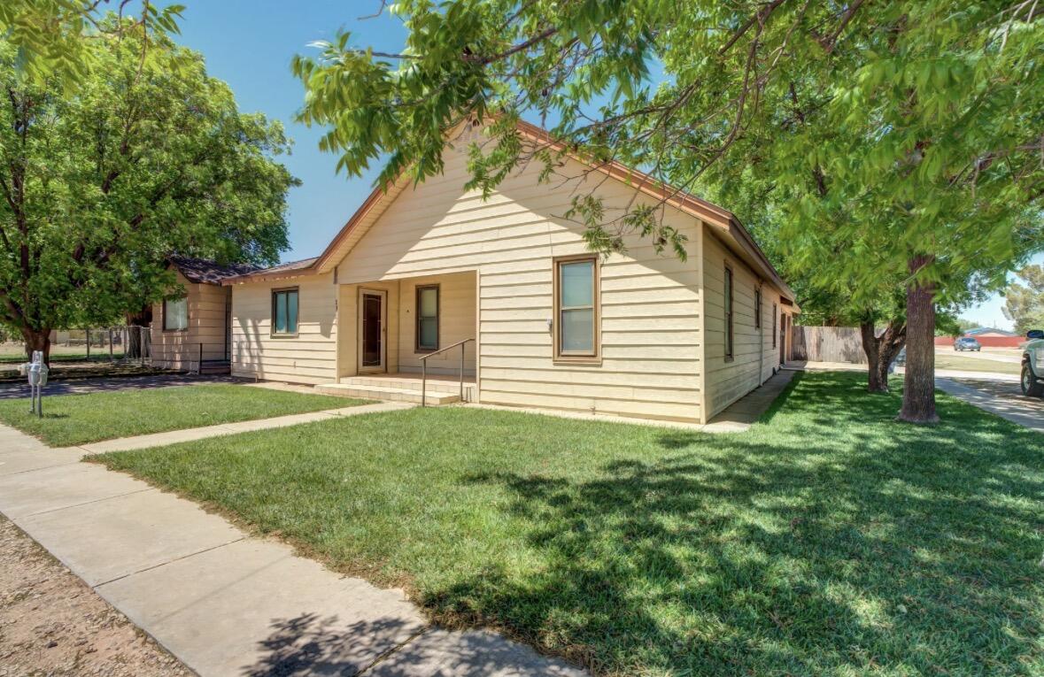 1711 13th Street Wilson, TX 79381 - Photo 1 of 40 IMG_3251
