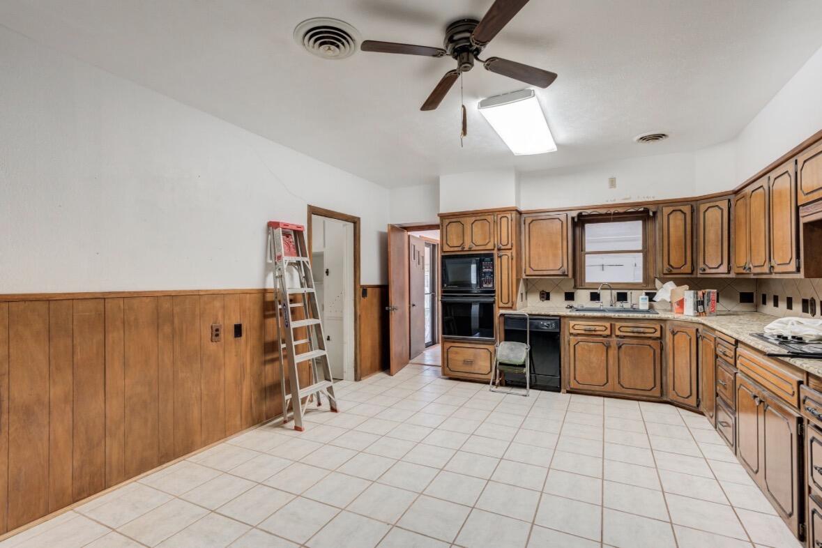 1711 13th Street Wilson, TX 79381 - Photo 13 of 40 IMG_3229