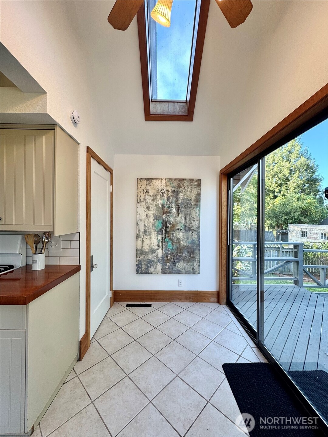 4837 South I Street Tacoma, WA 98408 - Photo 23 of 40 a view of a room & window