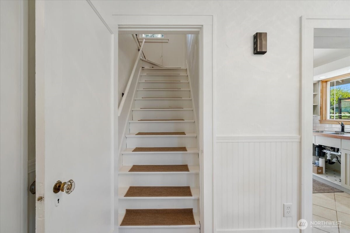 4837 South I Street Tacoma, WA 98408 - Photo 25 of 40 a view of a hallway with entryway