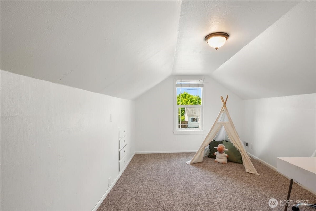 4837 South I Street Tacoma, WA 98408 - Photo 27 of 40 an empty room with windows