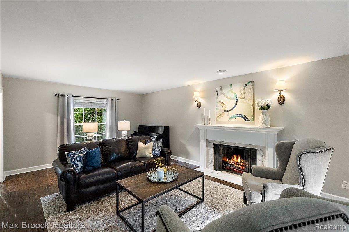 545 Whitehall Road Bloomfield Hills, MI 48304 - Photo 12 of 41 Living Room