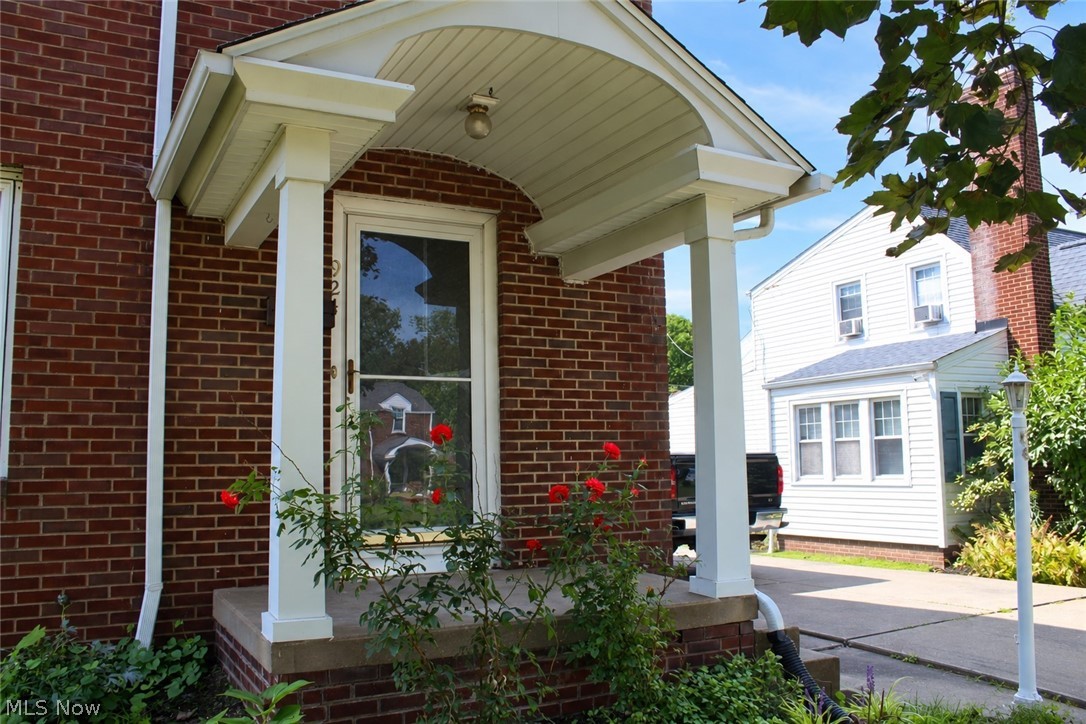 924 Spangler Road Northeast Canton, OH 44714 - Photo 2 of 33 Gallery Image 2