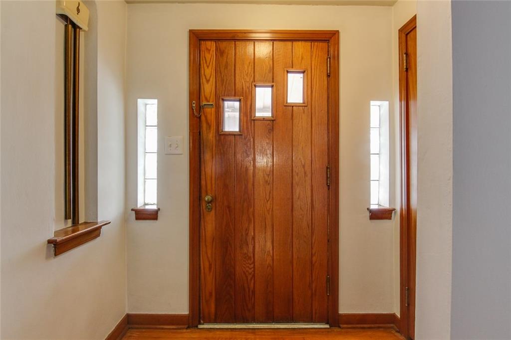 672 Center Road Pittsburgh, PA 15239 - Photo 3 of 25 Entry