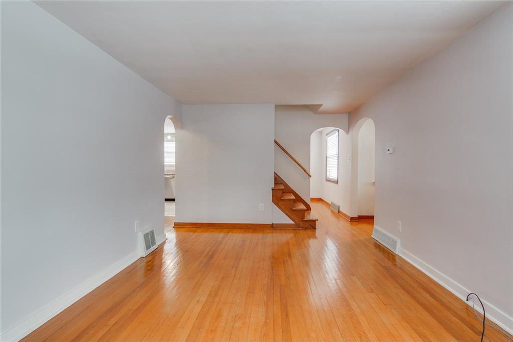 672 Center Road Pittsburgh, PA 15239 - Photo 5 of 25 Spacious Living Room