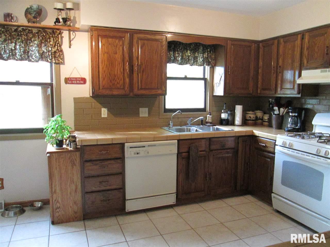 317 Valley Ridge Court Blue Grass, IA 52726 - Photo 9 of 20 Gallery Image 9