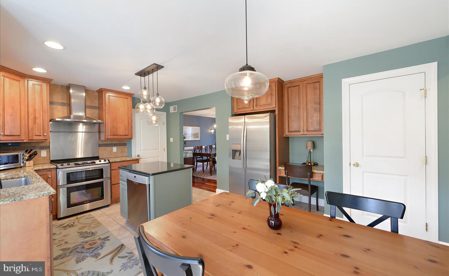 9 Courtleigh Place Reading, PA 19606 - Photo 14 of 35 Kitchen and Breakfast Area