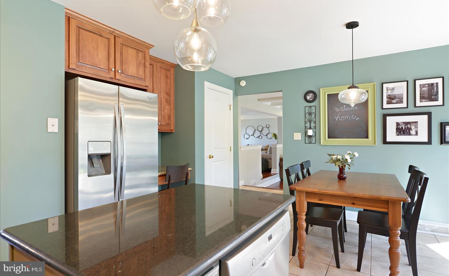 9 Courtleigh Place Reading, PA 19606 - Photo 17 of 35 Kitchen and Breakfast Area