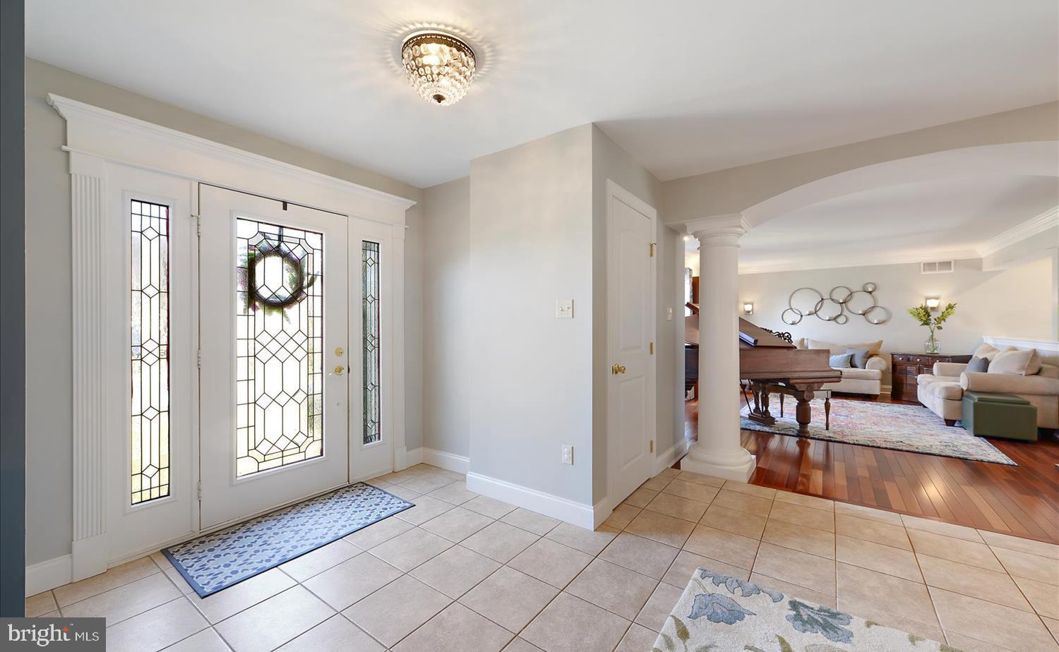 9 Courtleigh Place Reading, PA 19606 - Photo 7 of 35 Foyer
