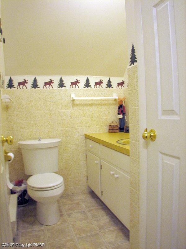 34 Aspen Road Pocono Pines, PA 18350 - Photo 10 of 12 2nd Bath