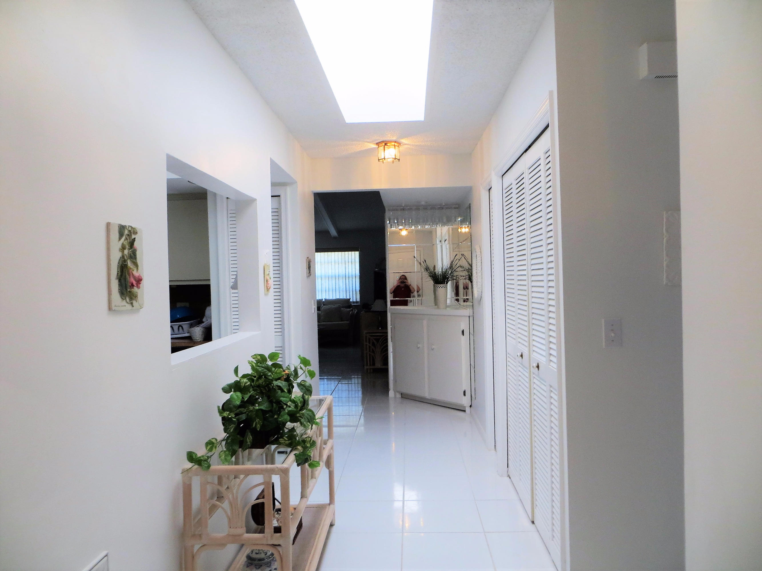 7 Ridge Pointe Drive, Unit E Boynton Beach, FL 33435 - Photo 2 of 30 Foyer