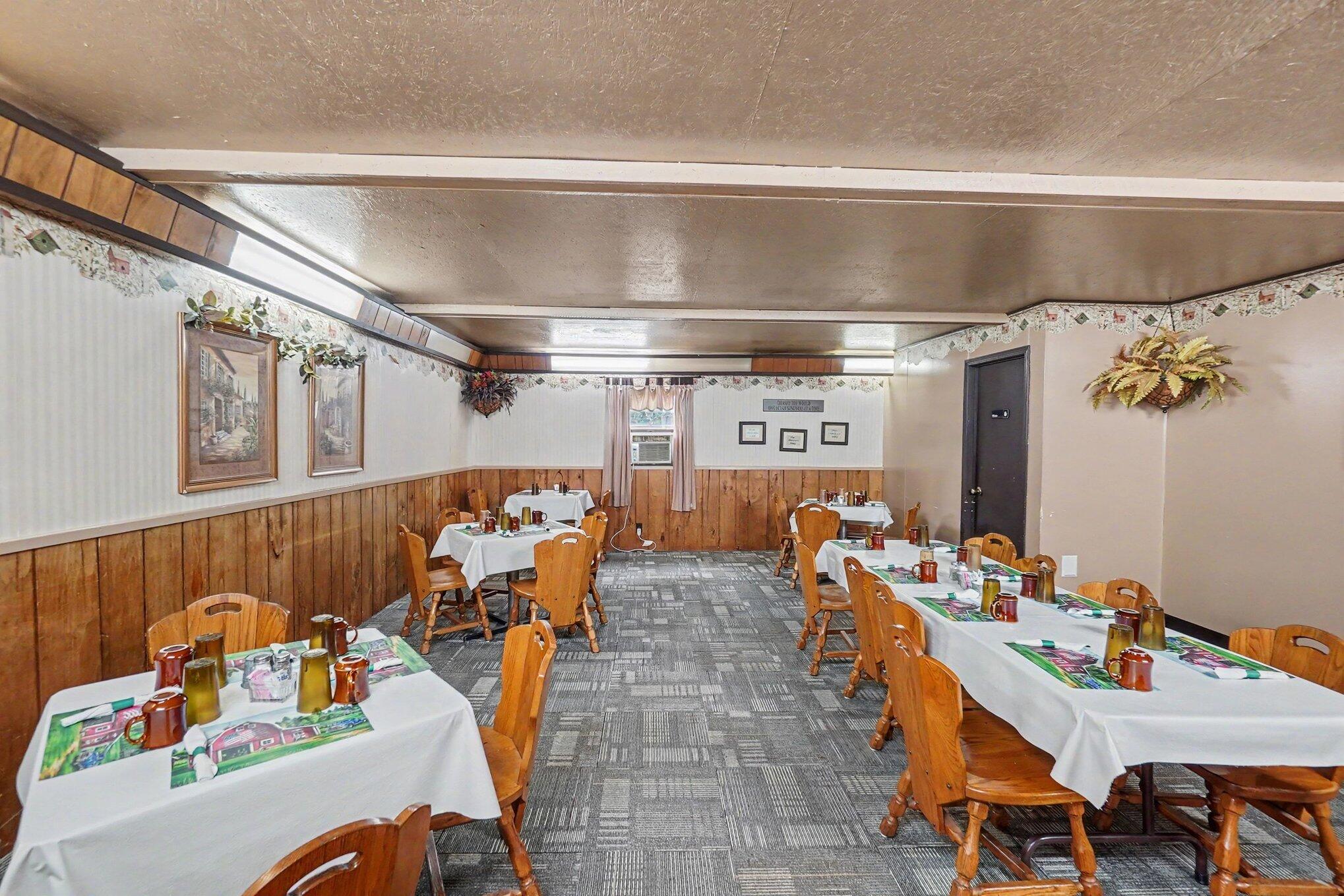 20221 Highway 10 Reed City, MI 49677 - Photo 12 of 36 013_file_9591