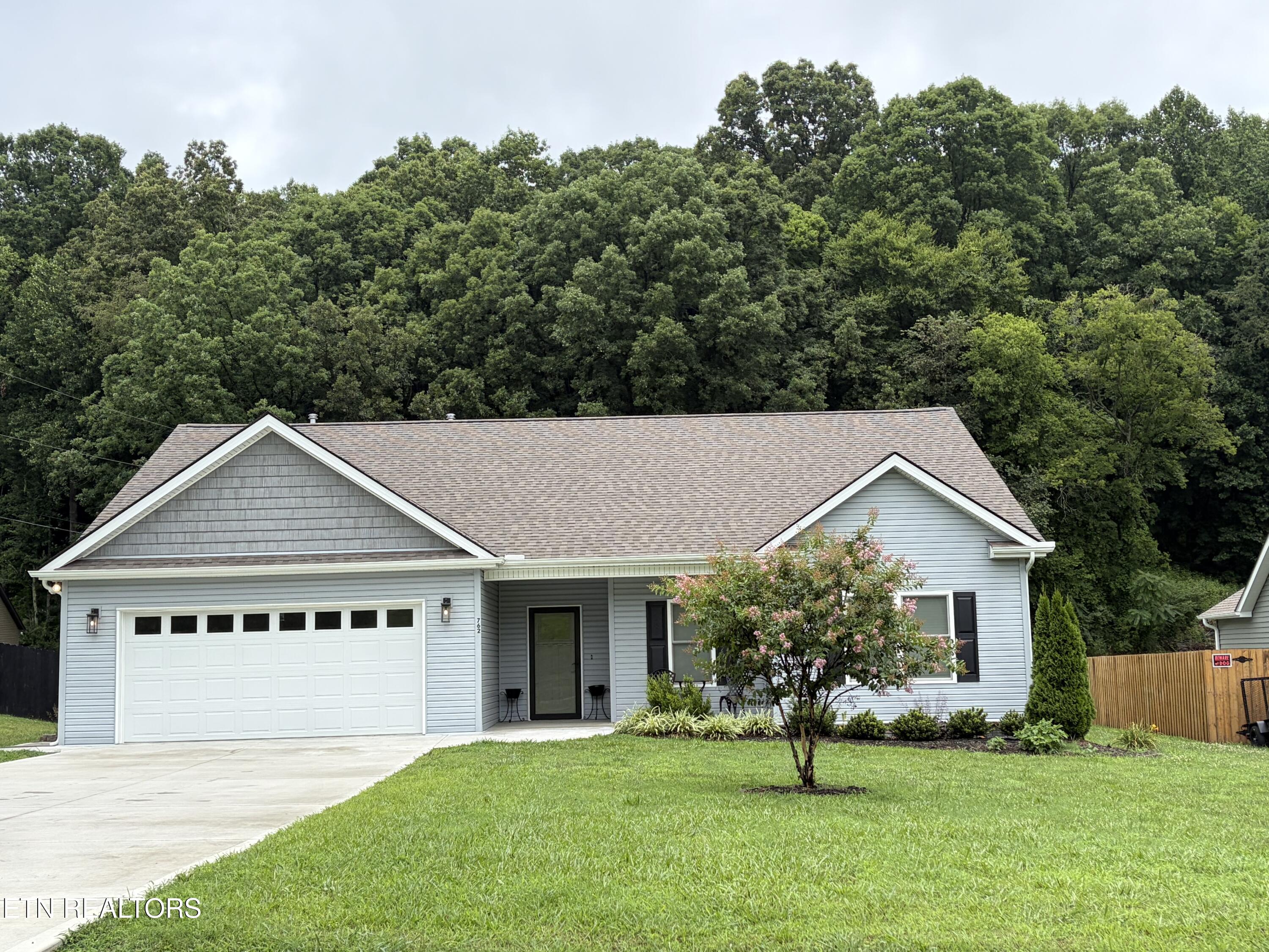 762 Hillvale Road Andersonville, TN 37705 - Photo 2 of 27 IMG_5585