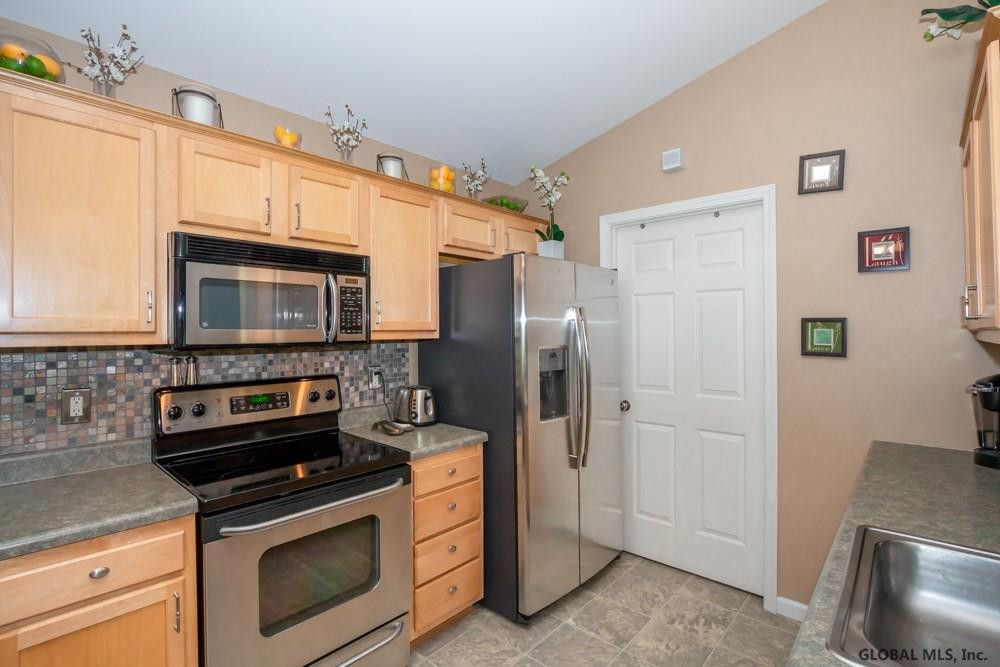 507 Cedar Rensselaer, NY 12144 - Photo 9 of 20 Photo 9