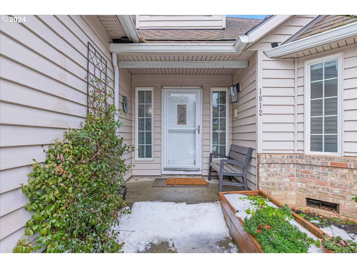 1812 Southwest Nancy Drive Gresham, OR 97080 - Photo 4 of 39 a view of entrance of the house