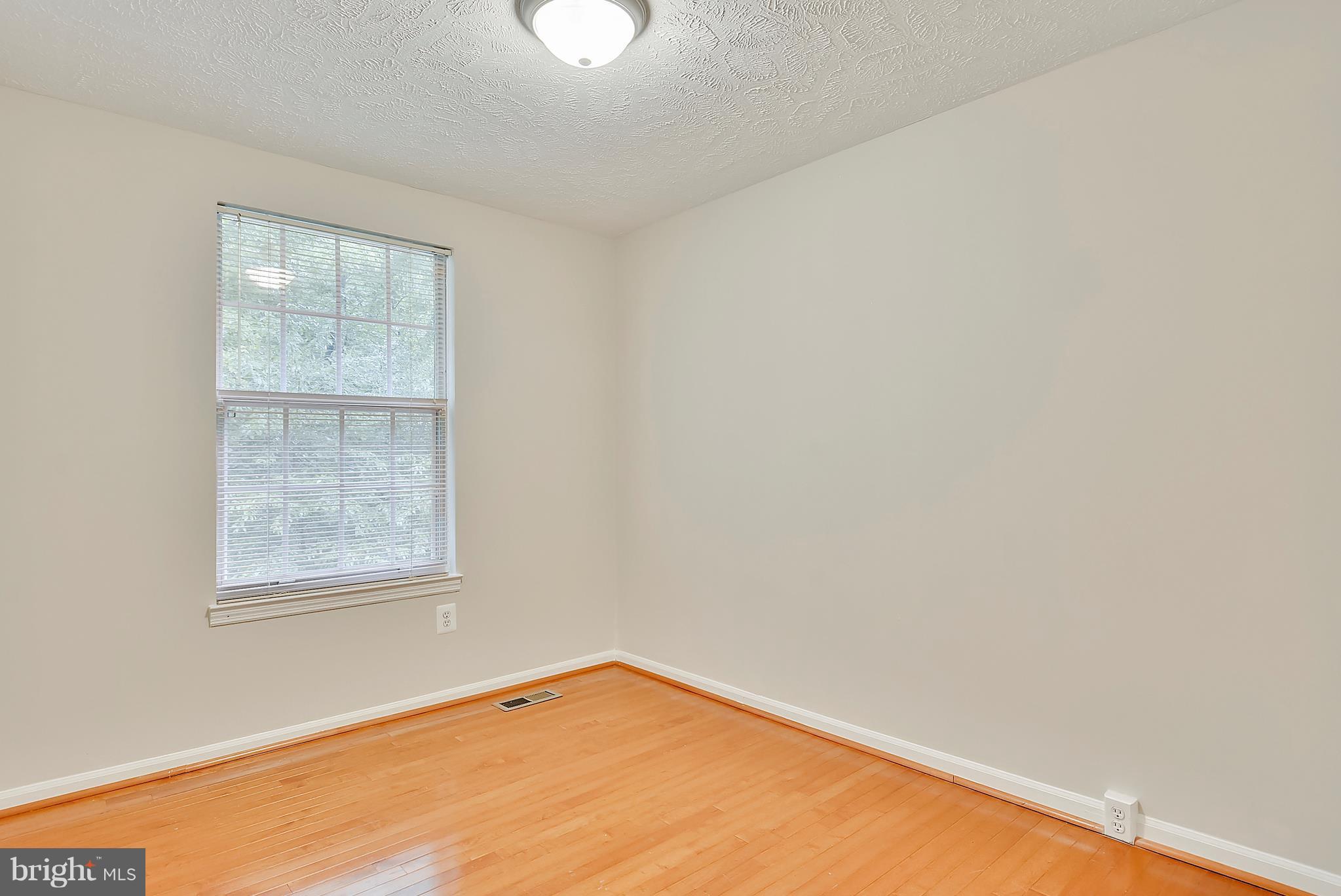 1539 Autumn Ridge Circle Reston, VA 20194 - Photo 17 of 24 2nd Bedroom
