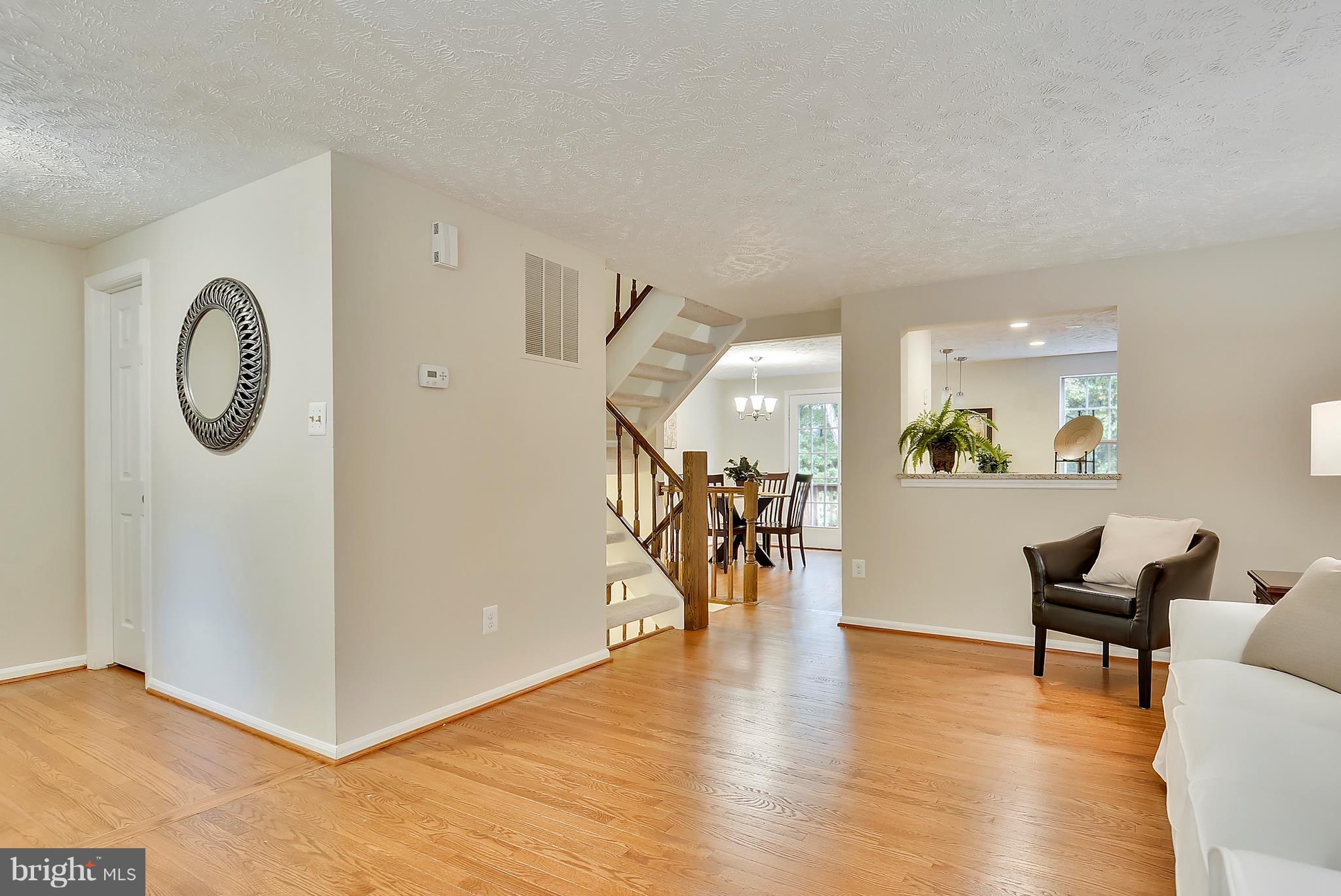 1539 Autumn Ridge Circle Reston, VA 20194 - Photo 3 of 24 Living Room