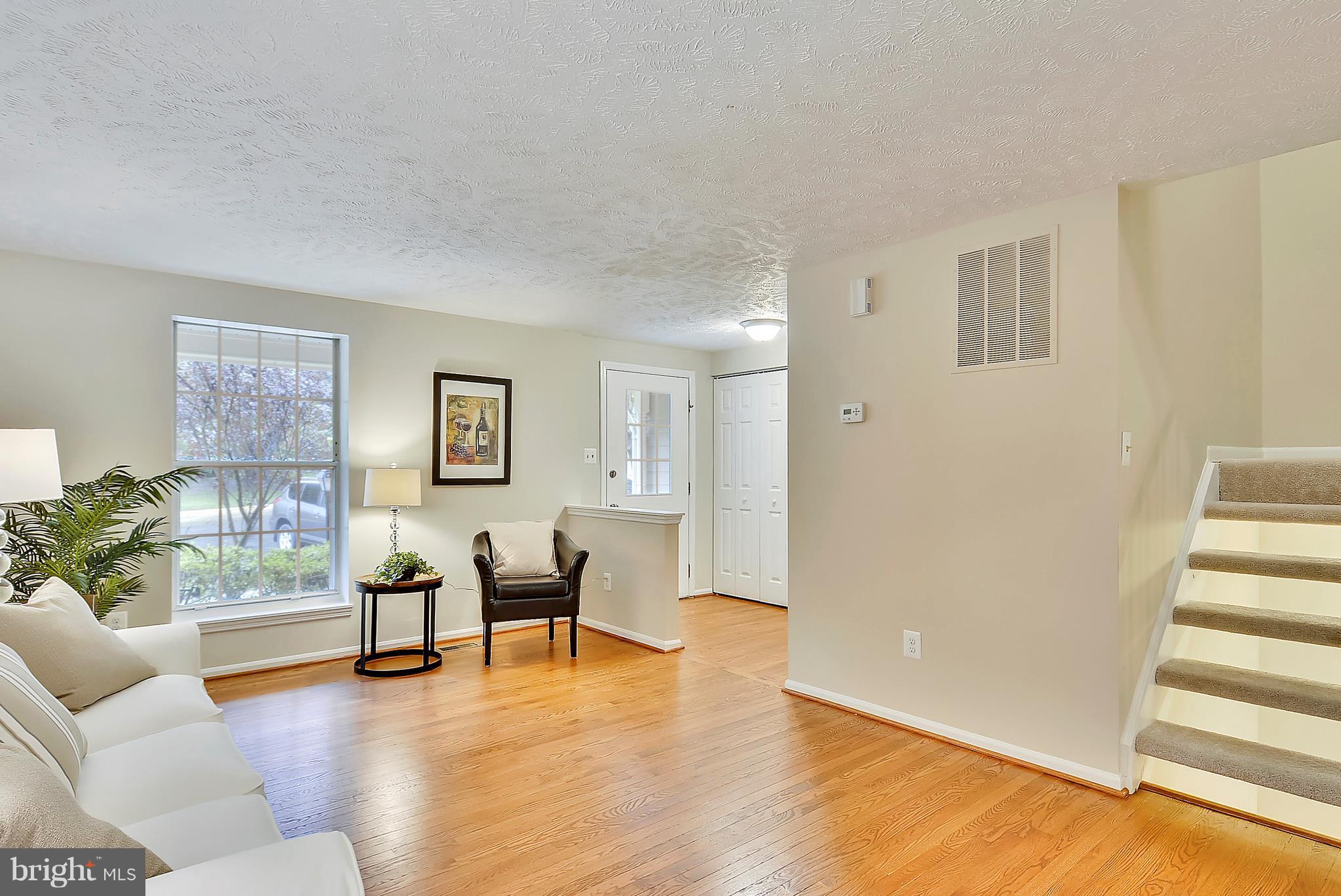 1539 Autumn Ridge Circle Reston, VA 20194 - Photo 5 of 24 Living Room