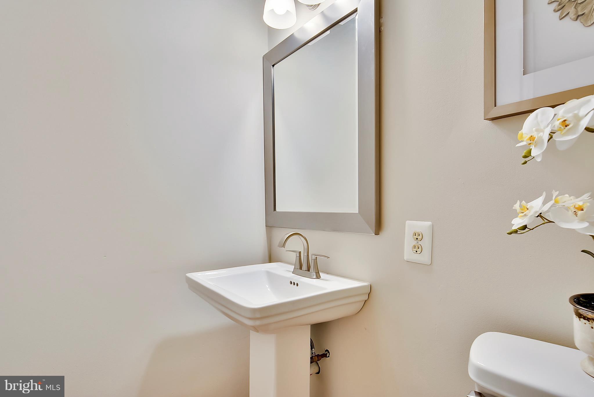1539 Autumn Ridge Circle Reston, VA 20194 - Photo 7 of 24 1st Floor Powder Room