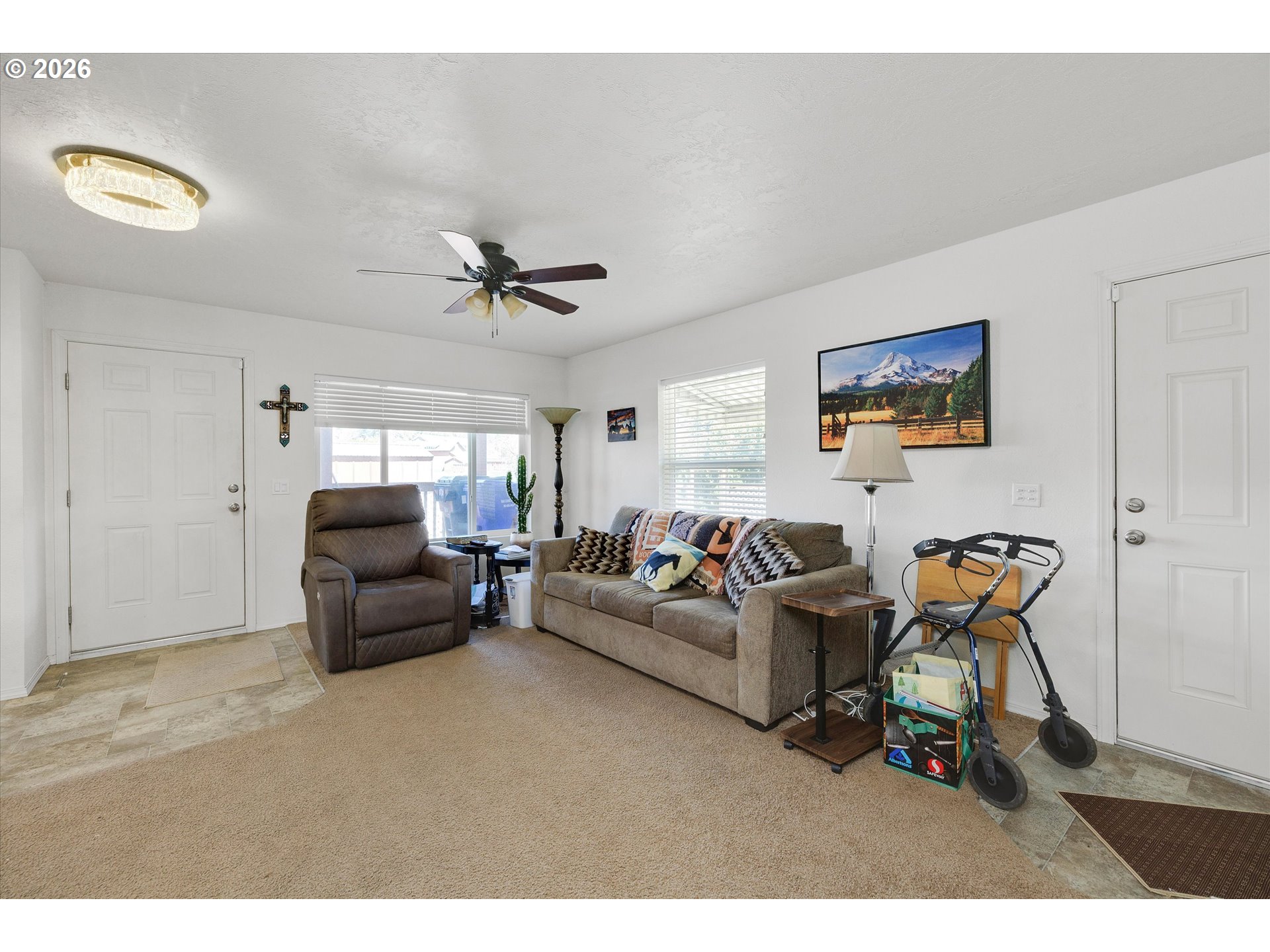 21290 South Beavercreek Road Beavercreek, OR 97004 - Photo 11 of 30 Living Room