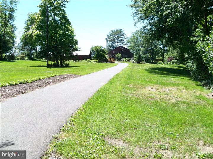 679 Juliustown Georgetown Road Jobstown, NJ 08041 - Photo 5 of 19 Driveway