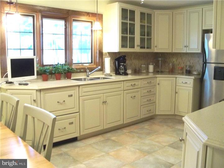 679 Juliustown Georgetown Road Jobstown, NJ 08041 - Photo 10 of 19 Kitchen