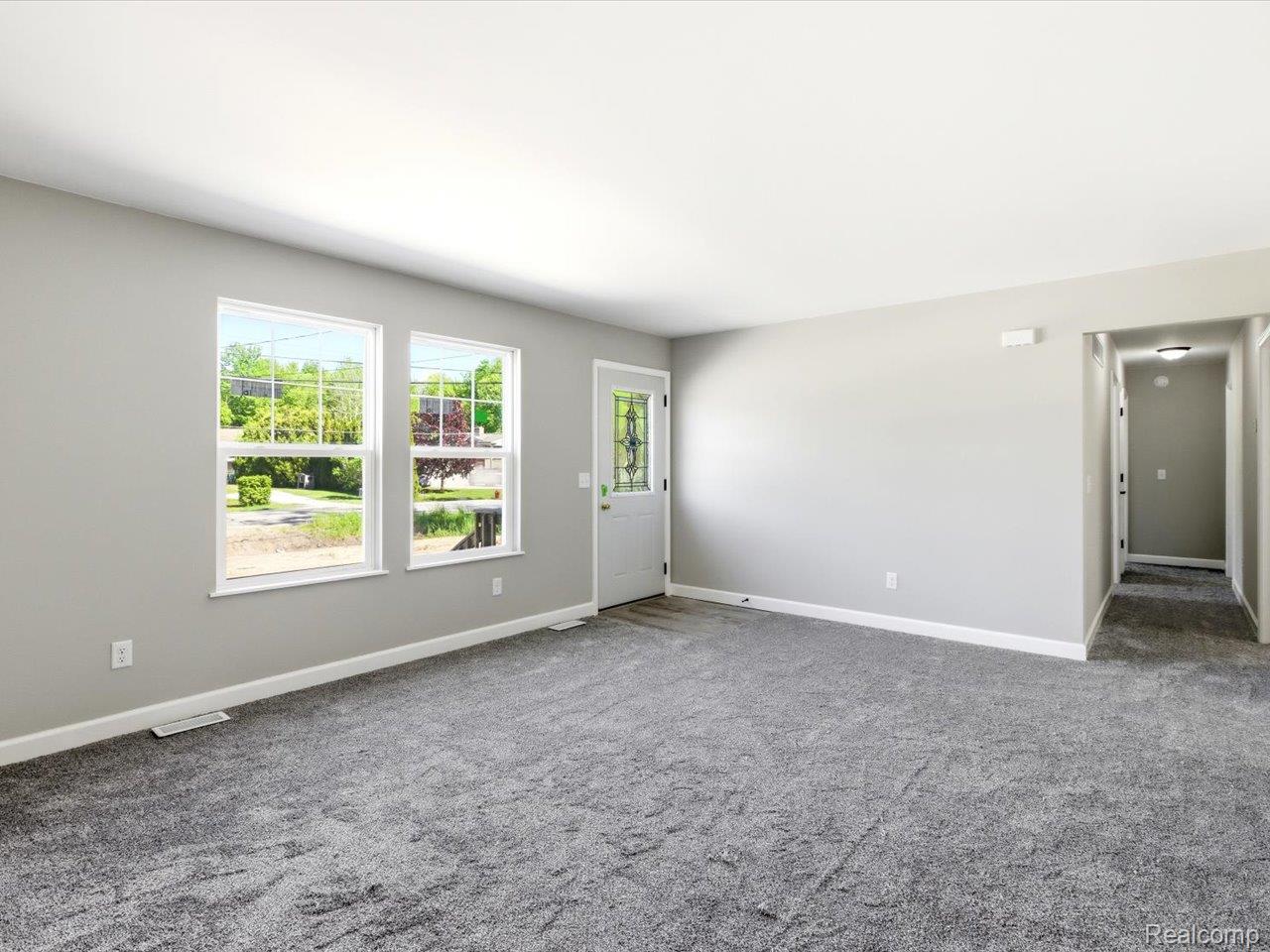2921 Beach Road Port Huron, MI 48060 - Photo 9 of 29 06-2921 Beach Rd (6).jpg