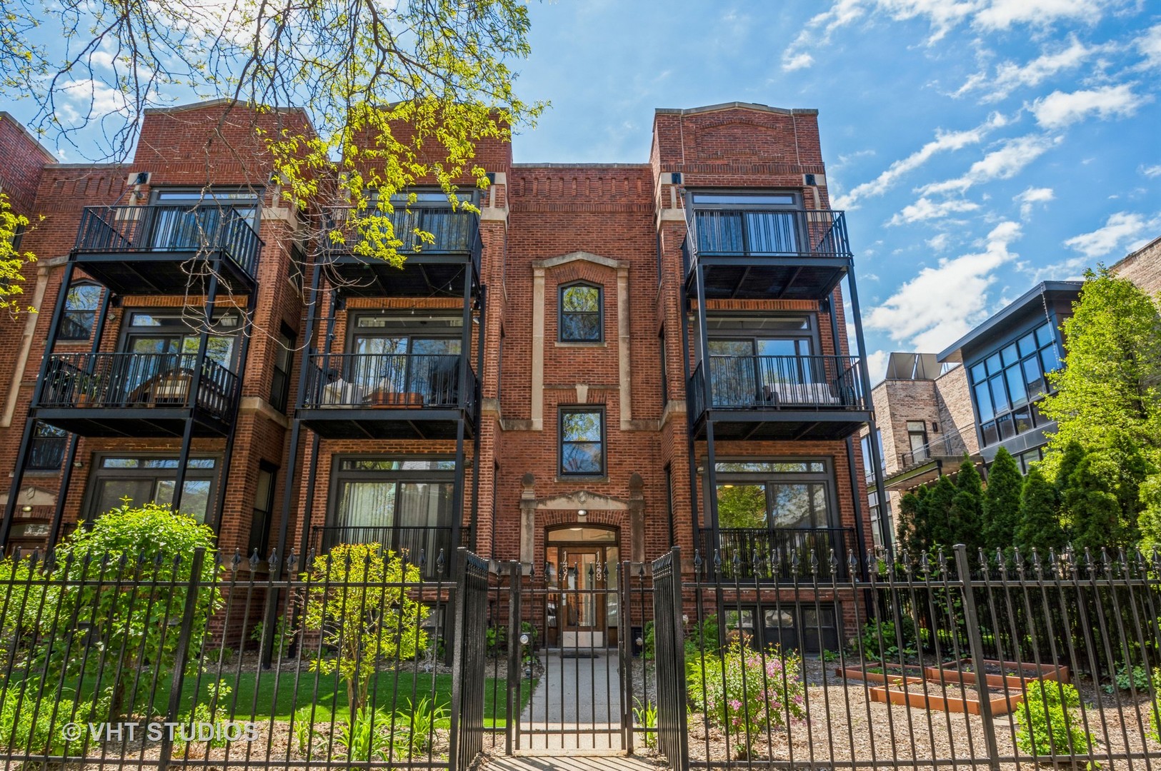 1439 West Addison Street, Unit 1 Chicago, IL 60657 - Photo 1 of 12