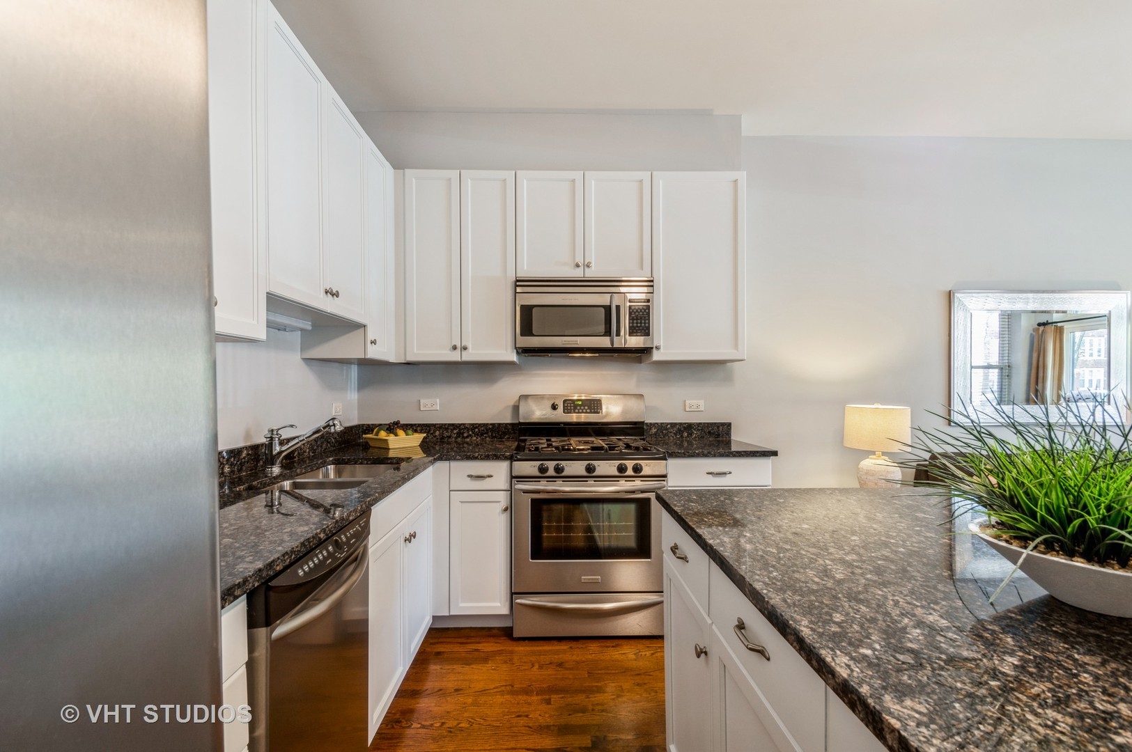 1439 West Addison Street, Unit 1 Chicago, IL 60657 - Photo 5 of 12