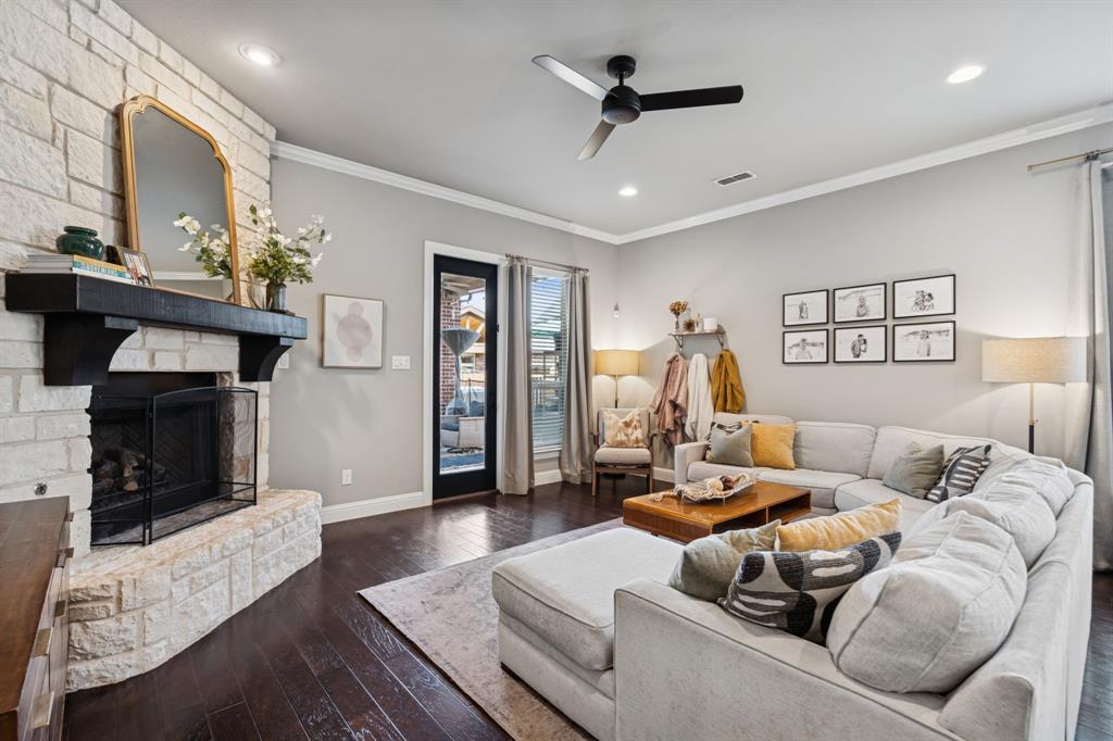 409 Chestnut Lane Roanoke, TX 76262 - Photo 2 of 31