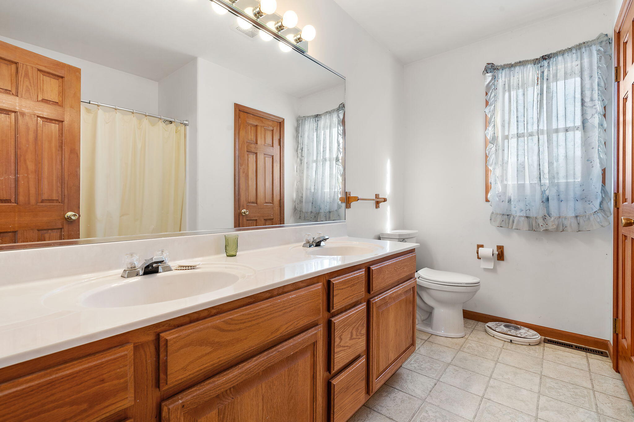 11609 Salyer Drive Wheatfield, IN 46392 - Photo 15 of 33 2048x1365