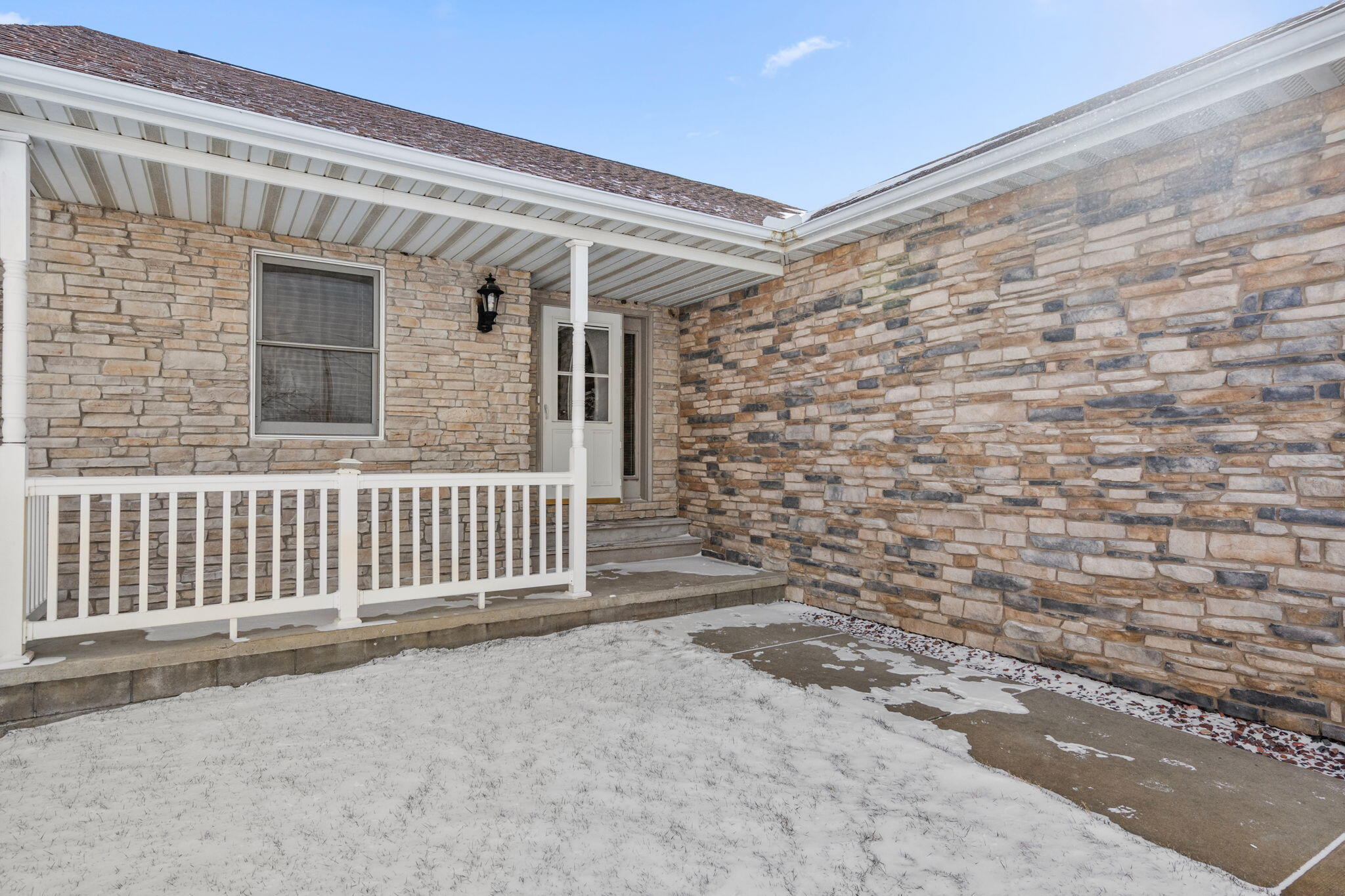 11609 Salyer Drive Wheatfield, IN 46392 - Photo 3 of 33 2048x1365