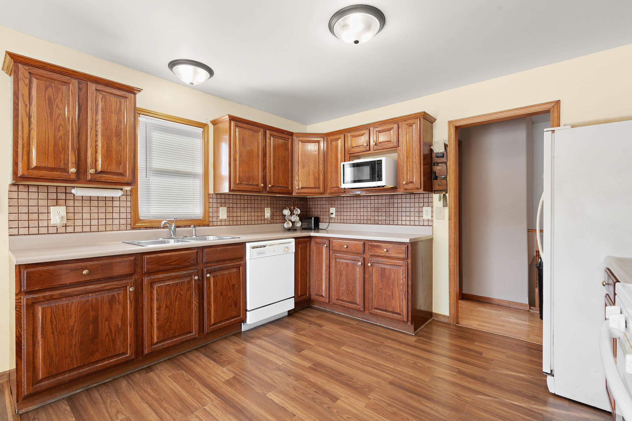 11609 Salyer Drive Wheatfield, IN 46392 - Photo 9 of 33 2048x1365