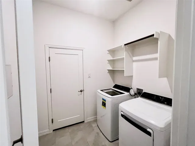 a view of livingroom with furniture